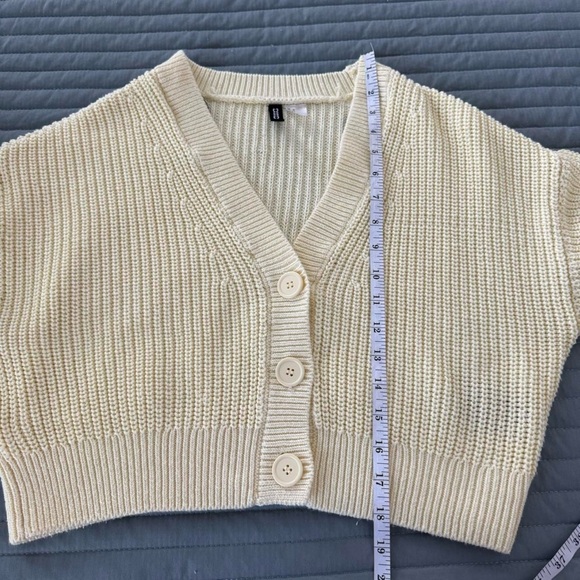 H&M Divided Butter Yellow Women's Knit Cropped Cardigan - Picture 7 of 7